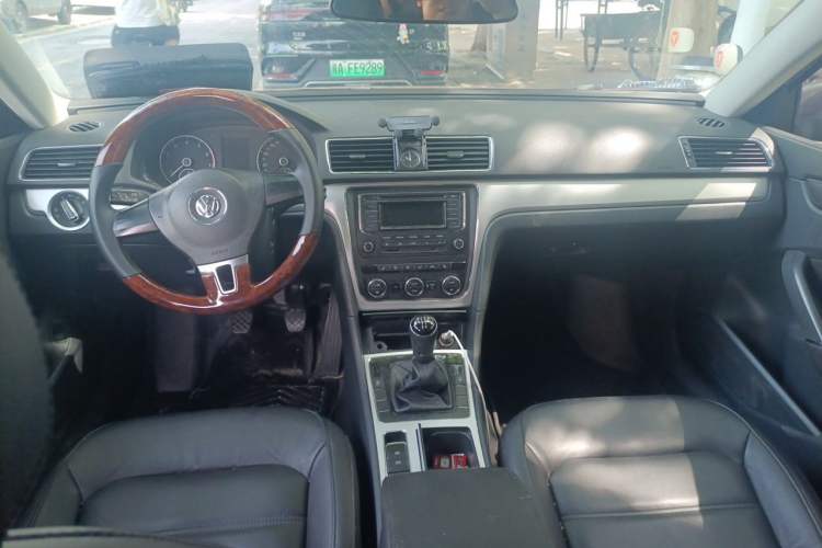 Used Volkswagen Passat 2013 1.4TSI Manual Prestige Edition Center Console