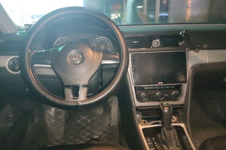 Used Volkswagen Passat 2013 1.8TSI DSG Prestige Edition Center Console