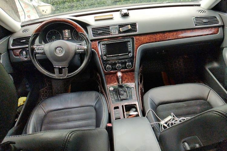 Used Volkswagen Passat 2013 1.8TSI DSG Ultimate Edition Center Console