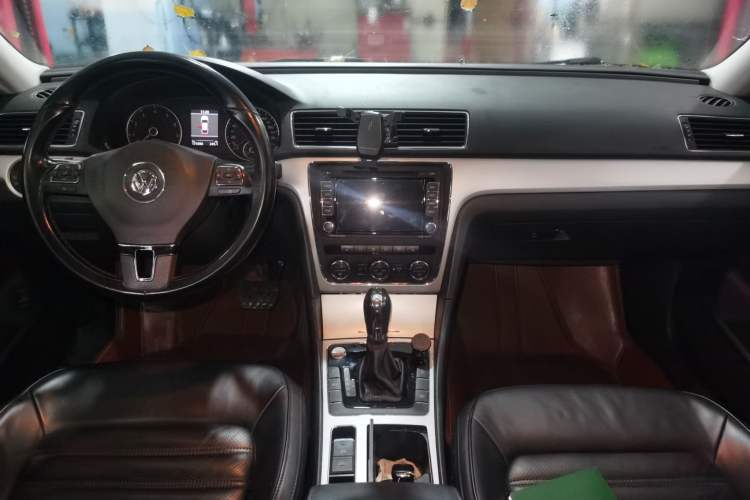 Used Volkswagen Passat 2013 2.0 TSI DSG Prestige Edition Center Console