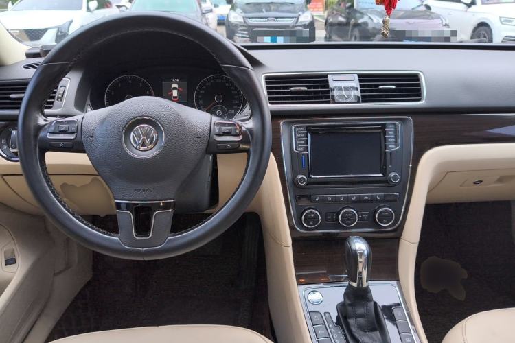 Used Volkswagen Passat 2013 1.8TSI DSG Prestige Edition Center Console