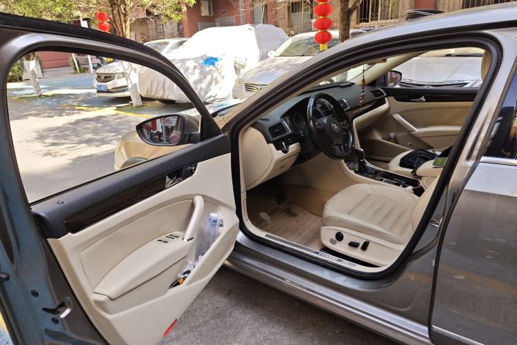 Used Volkswagen Passat 2013 1.8TSI DSG Prestige Edition Driver Seat