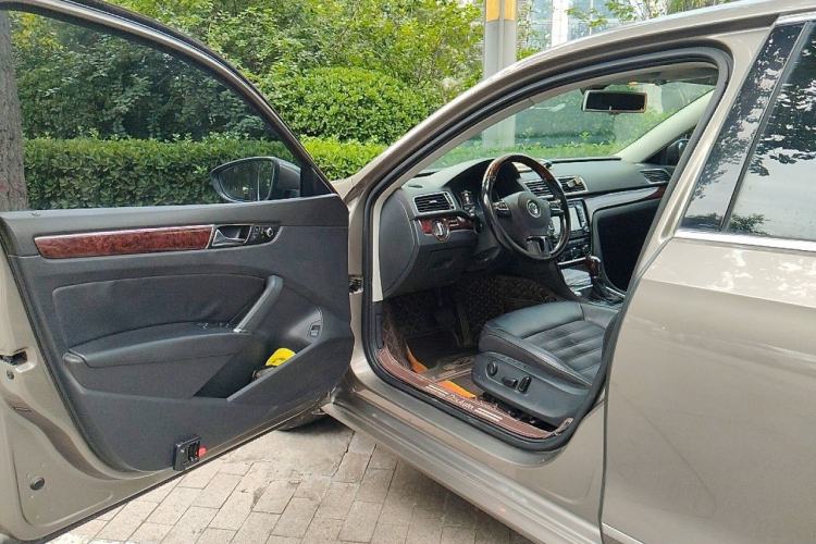 Used Volkswagen Passat 2013 1.8TSI DSG Ultimate Edition Driver Seat