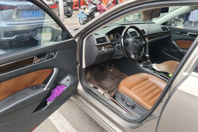 Used Volkswagen Passat 2013 3.0L V6 DSG Flagship Deluxe Edition Driver Seat