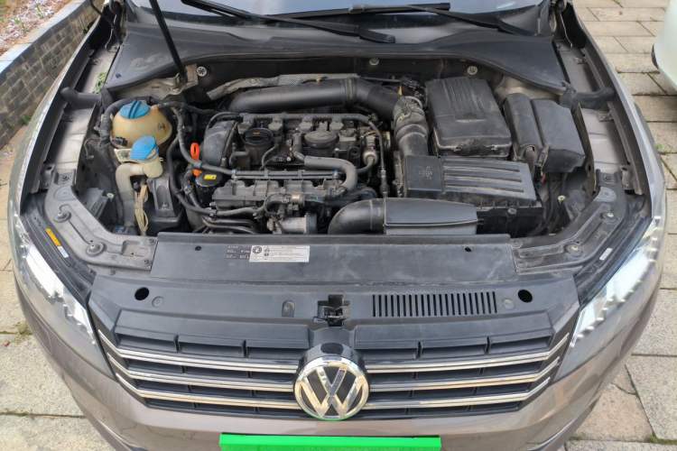 Used Volkswagen Passat 2013 1.8TSI DSG Prestige Edition Engine Bay