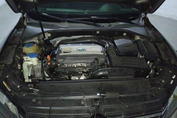 Used Volkswagen Passat 2013 1.8TSI DSG Prestige Edition Engine Bay