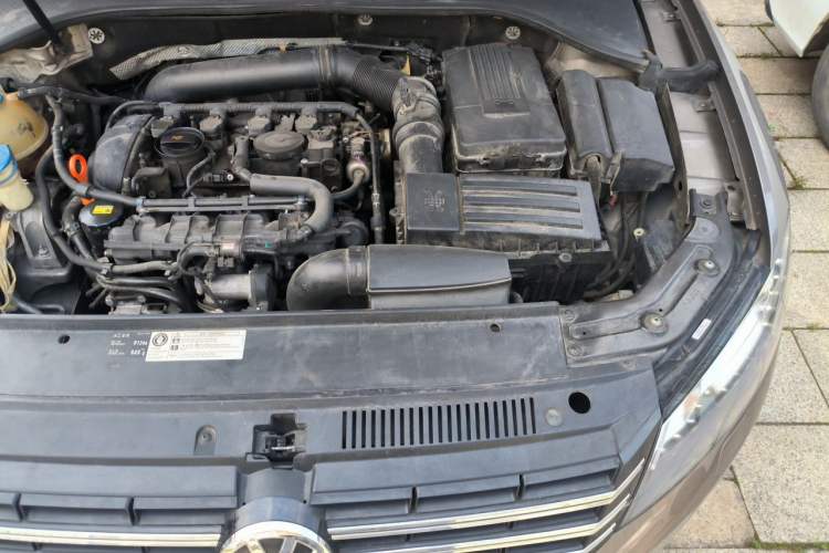 Used Volkswagen Passat 2013 1.8TSI DSG Prestige Edition Engine Bay Left