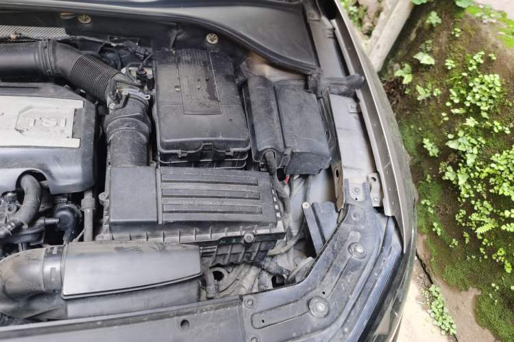 Used Volkswagen Passat 2013 1.8TSI DSG Prestige Edition Engine Bay Left
