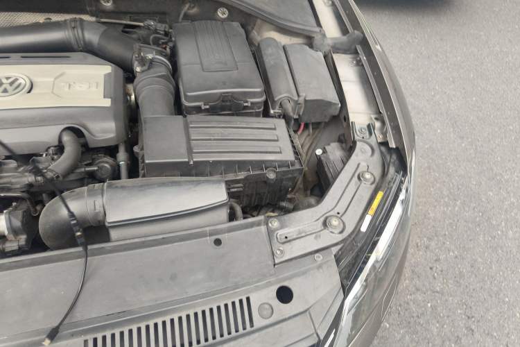 Used Volkswagen Passat 2013 1.8TSI DSG Prestige Edition Engine Bay Left