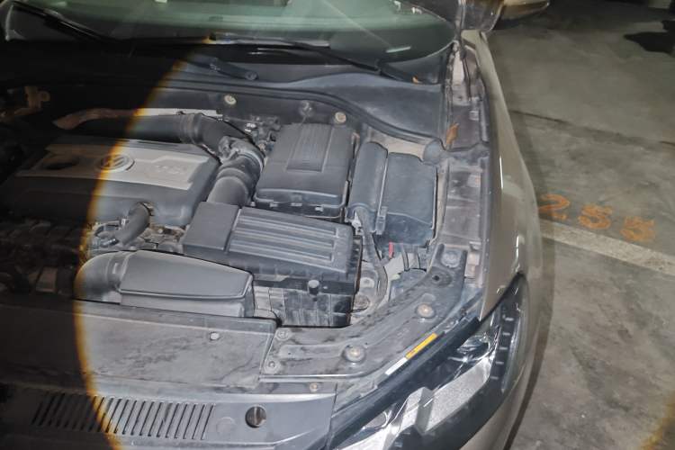 Used Volkswagen Passat 2013 1.8TSI DSG Prestige Edition Engine Bay Left
