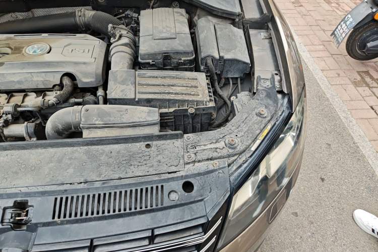 Used Volkswagen Passat 2013 1.8TSI DSG Prestige Edition Engine Bay Left