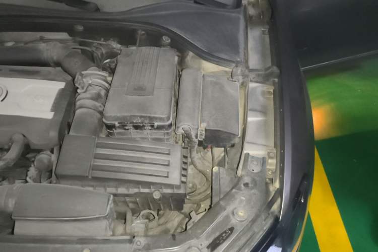 Used Volkswagen Passat 2013 1.8TSI DSG Prestige Edition Engine Bay Left