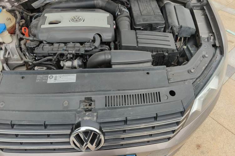 Used Volkswagen Passat 2013 1.8TSI DSG Prestige Edition Engine Bay Left