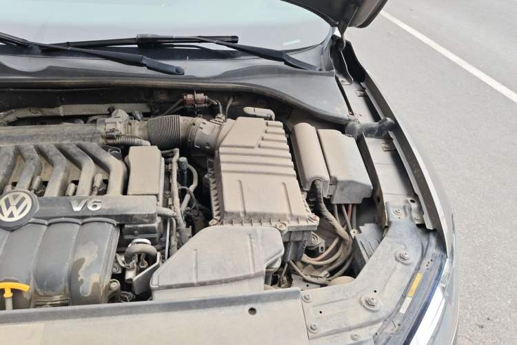 Used Volkswagen Passat 2013 3.0L V6 DSG Flagship Deluxe Edition Engine Bay Left