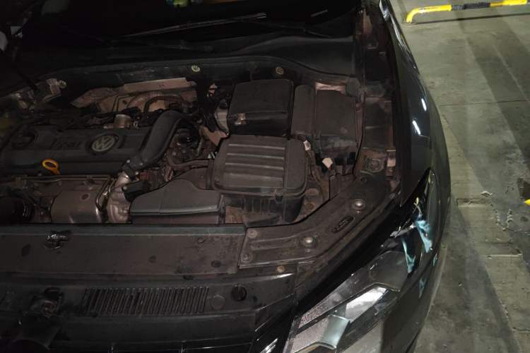 Used Volkswagen Passat 2013 1.4TSI Manual Luxury Edition Engine Bay Left