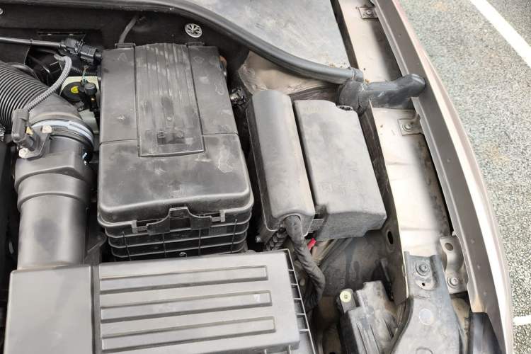 Used Volkswagen Passat 2013 1.8TSI DSG Prestige Edition Engine Bay Left