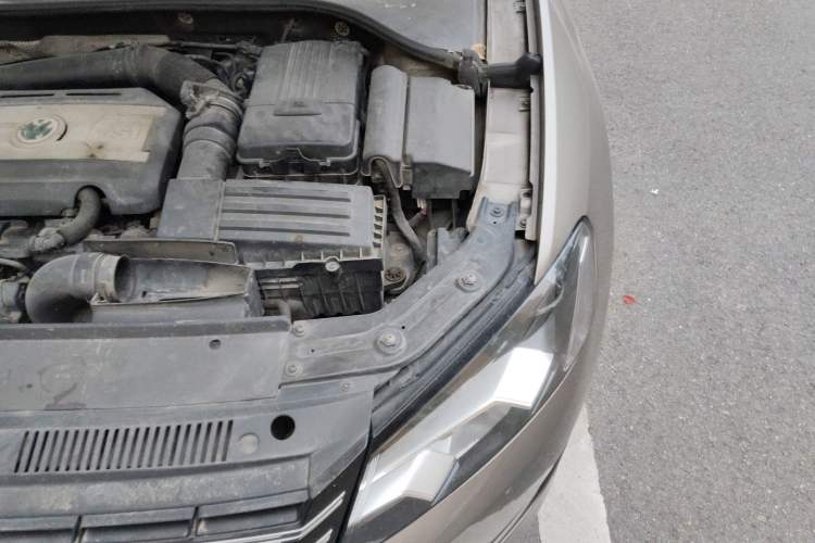 Used Volkswagen Passat 2013 1.8TSI DSG Prestige Edition Engine Bay Left