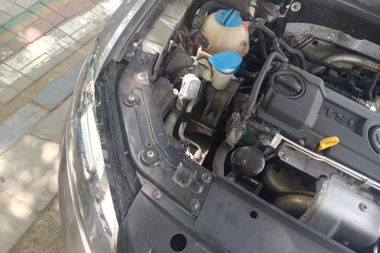 Used Volkswagen Passat 2013 1.4TSI Manual Prestige Edition Engine Bay Right