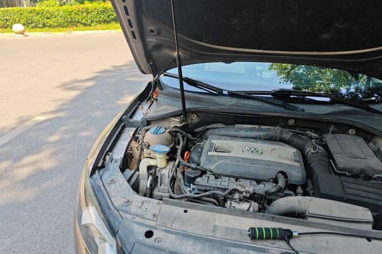 Used Volkswagen Passat 2013 1.8TSI DSG Prestige Edition Engine Bay Right