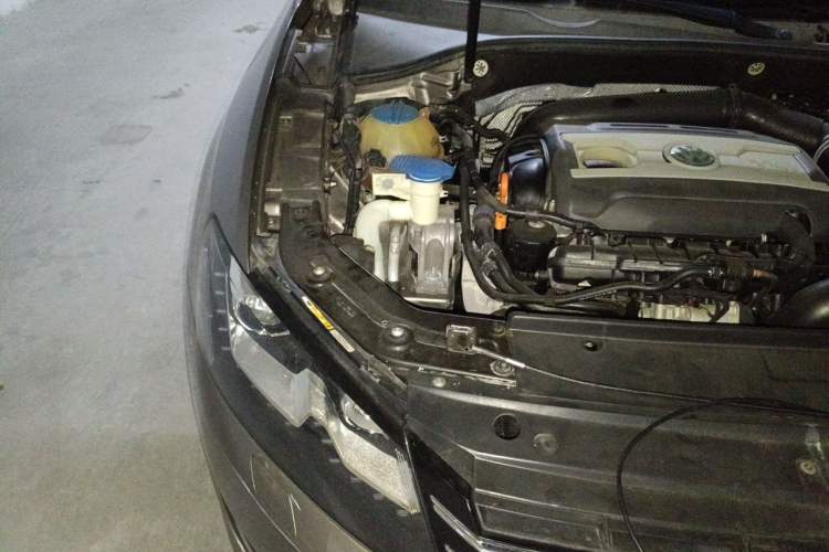 Used Volkswagen Passat 2013 1.8TSI DSG Prestige Edition Engine Bay Right