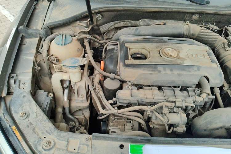 Used Volkswagen Passat 2013 1.8TSI DSG Ultimate Edition Engine Bay Right