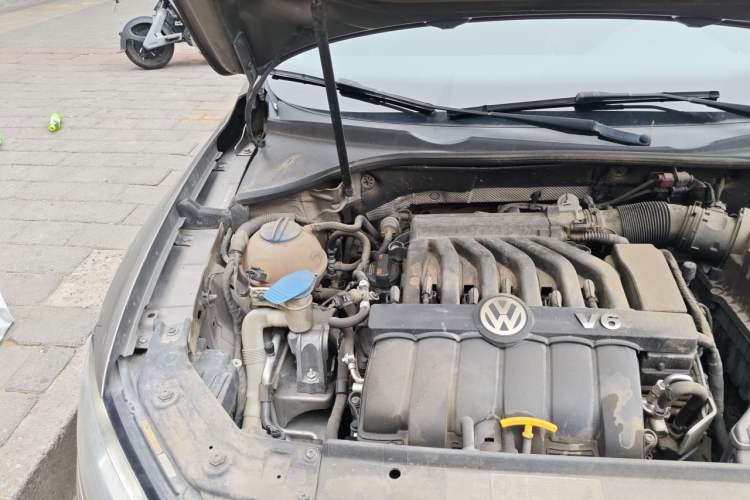 Used Volkswagen Passat 2013 3.0L V6 DSG Flagship Deluxe Edition Engine Bay Right