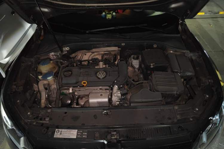 Used Volkswagen Passat 2013 1.4TSI Manual Luxury Edition Engine Bay