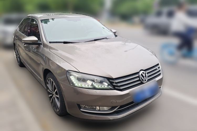 Used Volkswagen Passat 2013 3.0L V6 DSG Flagship Deluxe Edition Front Right 45 Deg
