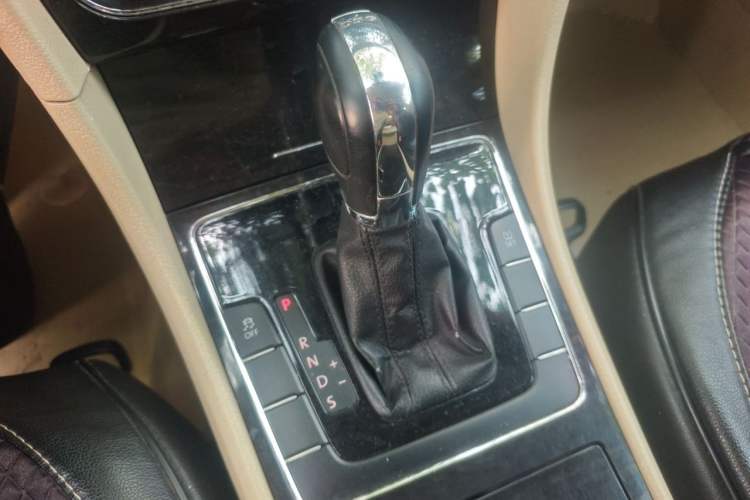 Used Volkswagen Passat 2013 1.8TSI DSG Prestige Edition Gear Lever