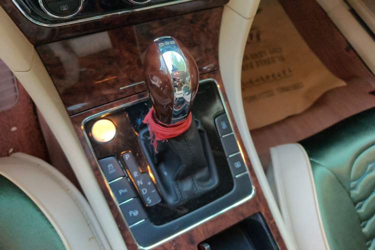 Used Volkswagen Passat 2013 2.0 TSI DSG Ultimate Edition Gear Lever