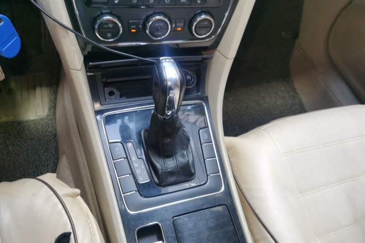 Used Volkswagen Passat 2013 1.8TSI DSG Prestige Edition Gear Lever