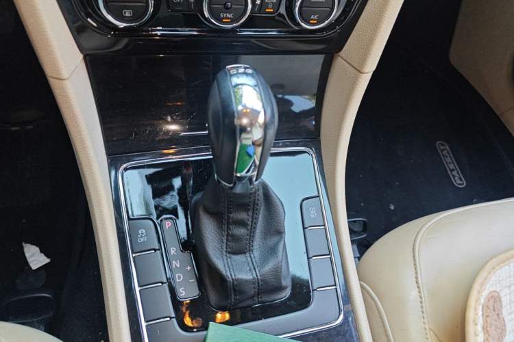 Used Volkswagen Passat 2013 1.8TSI DSG Prestige Edition Gear Lever