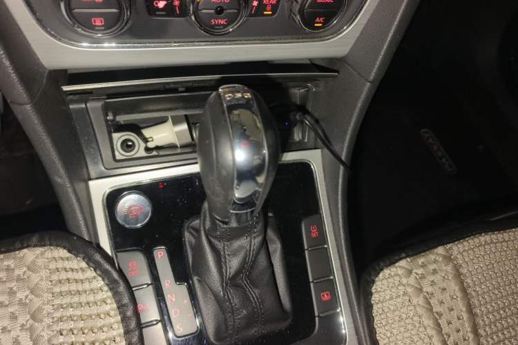 Used Volkswagen Passat 2013 2.0 TSI DSG Prestige Edition Gear Lever