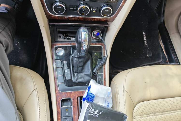 Used Volkswagen Passat 2013 1.8TSI DSG Prestige Edition Gear Lever