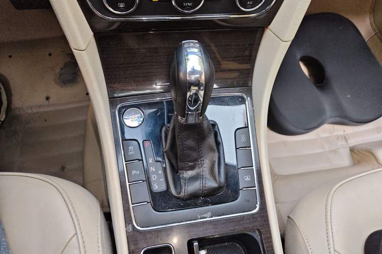 Used Volkswagen Passat 2013 1.8TSI DSG Prestige Edition Gear Lever