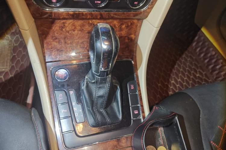 Used Volkswagen Passat 2013 1.8TSI DSG Prestige Edition Gear Lever