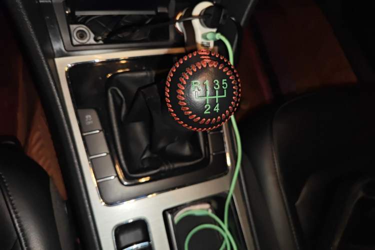 Used Volkswagen Passat 2013 1.4TSI Manual Luxury Edition Gear Lever