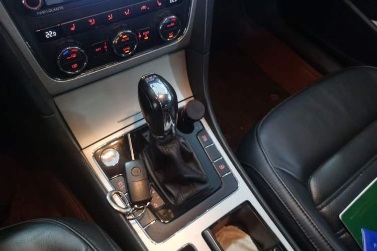 Used Volkswagen Passat 2013 2.0 TSI DSG Prestige Edition Gear Lever