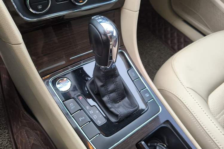 Used Volkswagen Passat 2013 1.8TSI DSG Prestige Edition Gear Lever
