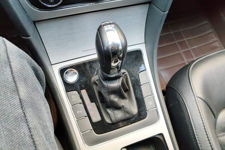 Used Volkswagen Passat 2013 1.8TSI DSG Prestige Edition Gear Lever