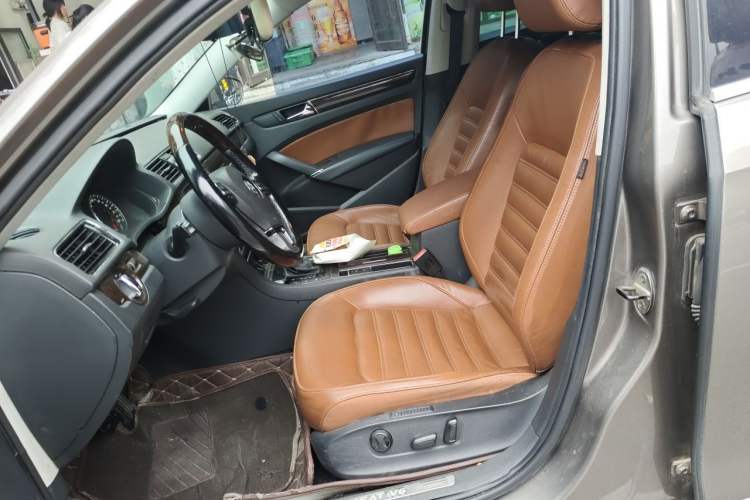 Used Volkswagen Passat 2013 3.0L V6 DSG Flagship Deluxe Edition Left Front Seat