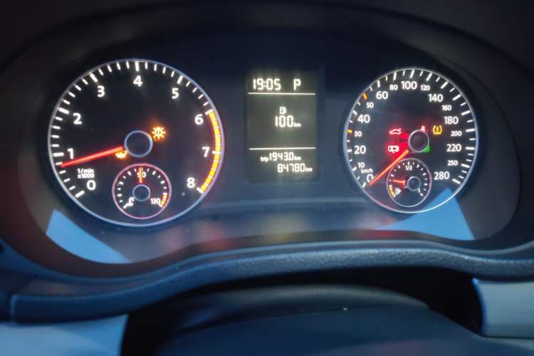 Used Volkswagen Passat 2013 1.8TSI DSG Prestige Edition Odometer Close Up