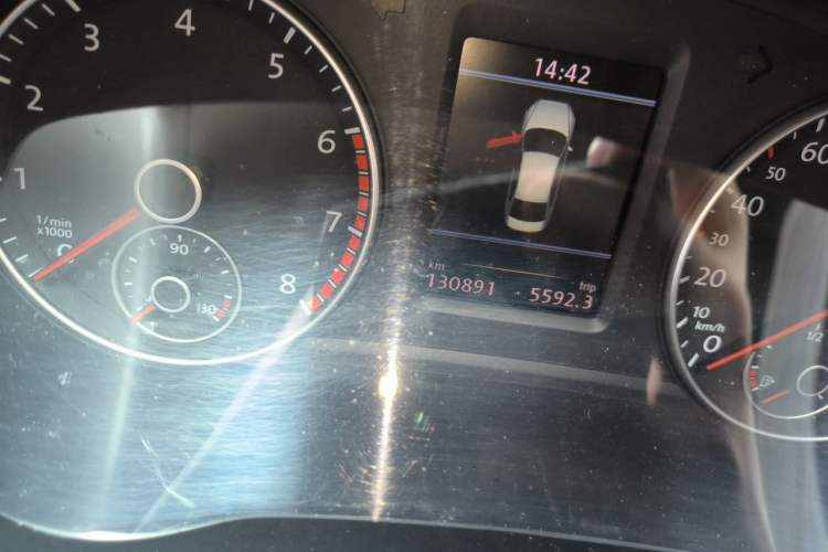 Used Volkswagen Passat 2013 1.8TSI DSG Prestige Edition Odometer Close Up