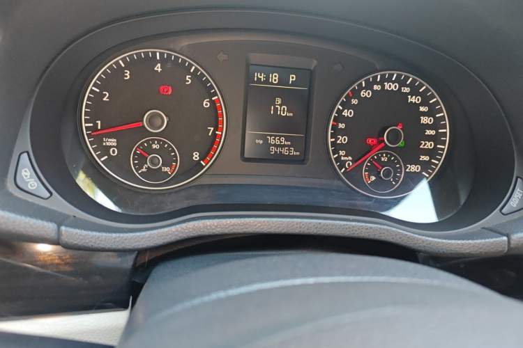 Used Volkswagen Passat 2013 1.8TSI DSG Prestige Edition Odometer Close Up