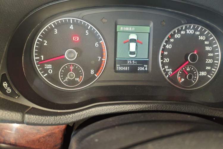 Used Volkswagen Passat 2013 2.0 TSI DSG Prestige Edition Odometer Close Up