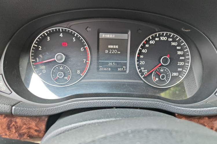 Used Volkswagen Passat 2013 1.8TSI DSG Prestige Edition Odometer Close Up