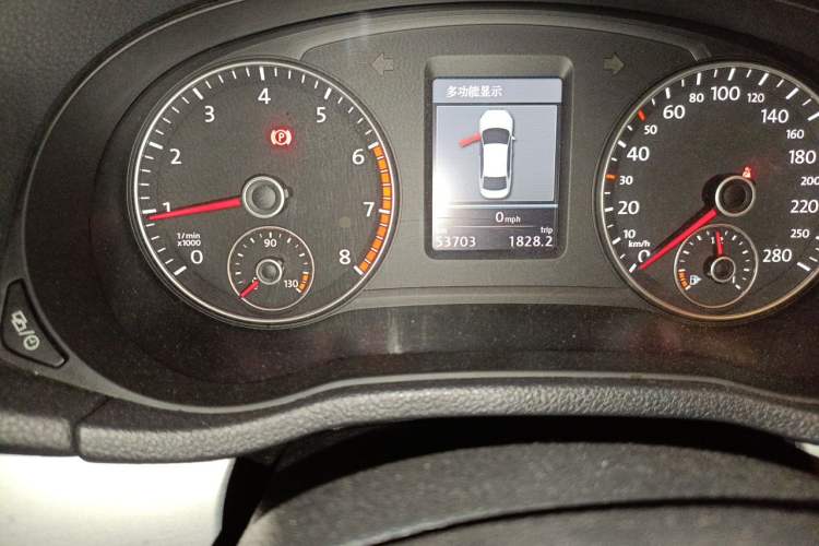 Used Volkswagen Passat 2013 1.8TSI DSG Prestige Edition Odometer Close Up