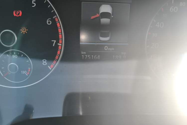 Used Volkswagen Passat 2013 1.8TSI DSG Prestige Edition Odometer Close Up