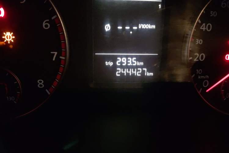 Used Volkswagen Passat 2013 1.8TSI DSG Prestige Edition Odometer Close Up
