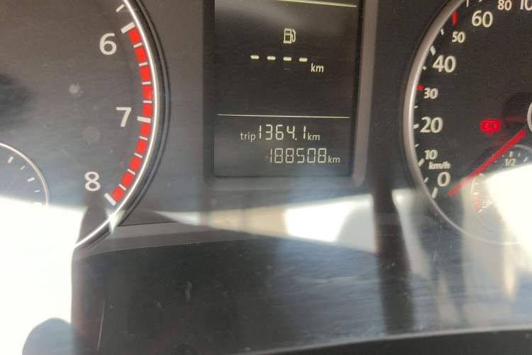 Used Volkswagen Passat 2013 1.8TSI DSG Prestige Edition Odometer Close Up